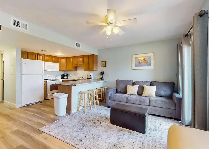 Pool View With Onsite Sauna Access And Pickleball Courts Apartment *
