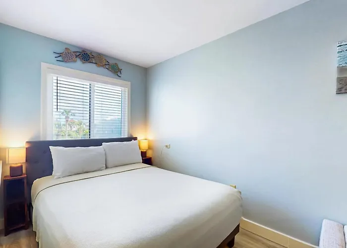 Pool View With Onsite Sauna Access And Pickleball Courts Apartment Gulf Shores