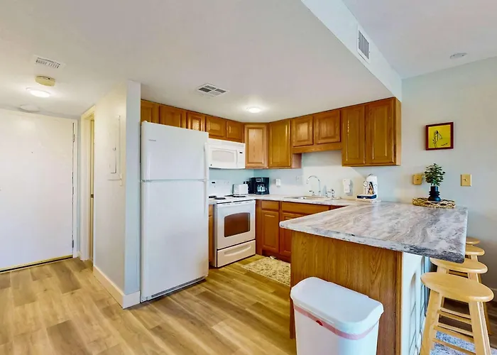 Pool View With Onsite Sauna Access And Pickleball Courts