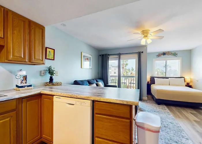 Apartment Pool View With Onsite Sauna Access And Pickleball Courts Gulf Shores
