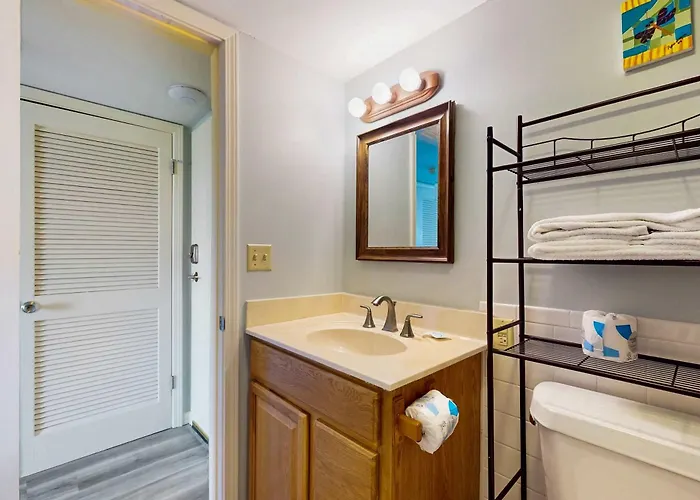 Pool View With Onsite Sauna Access And Pickleball Courts Apartment Gulf Shores