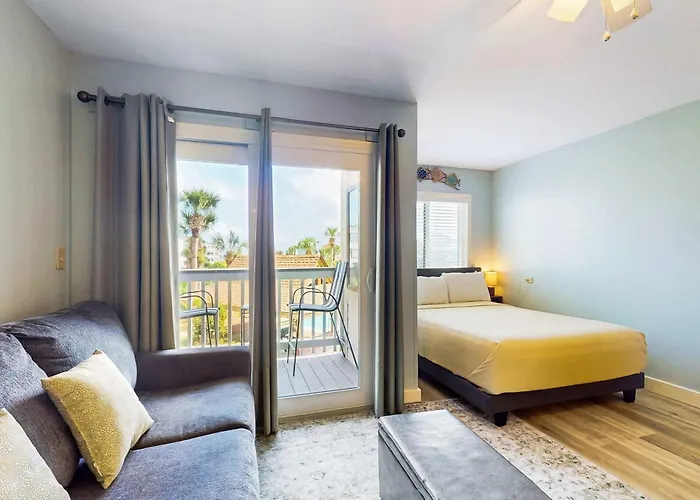 Apartment Pool View With Onsite Sauna Access And Pickleball Courts Gulf Shores