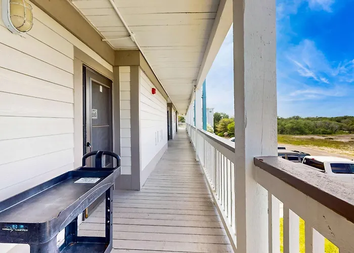 Apartment Pool View With Onsite Sauna Access And Pickleball Courts Gulf Shores