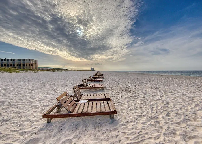 Apartment Pool View With Onsite Sauna Access And Pickleball Courts Gulf Shores