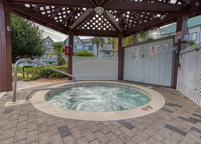 Pool View With Onsite Sauna Access And Pickleball Courts Apartment Gulf Shores