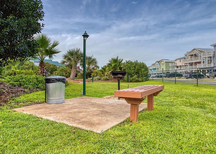 Pool View With Onsite Sauna Access And Pickleball Courts Apartment Gulf Shores